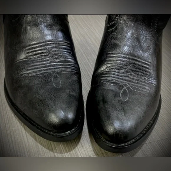 Dingo Faux Leather western cowboy boots in black color Size 9.5 D